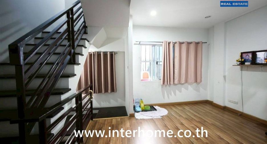 À vendre 3 chambres maison de ville à Nong Khaem, Bangkok