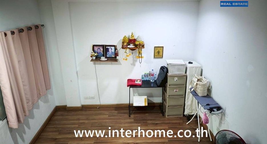 À vendre 3 chambres maison de ville à Nong Khaem, Bangkok