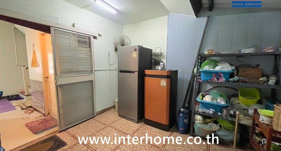 For sale 5 bedrooms townhouse in Nong Khaem, Bangkok