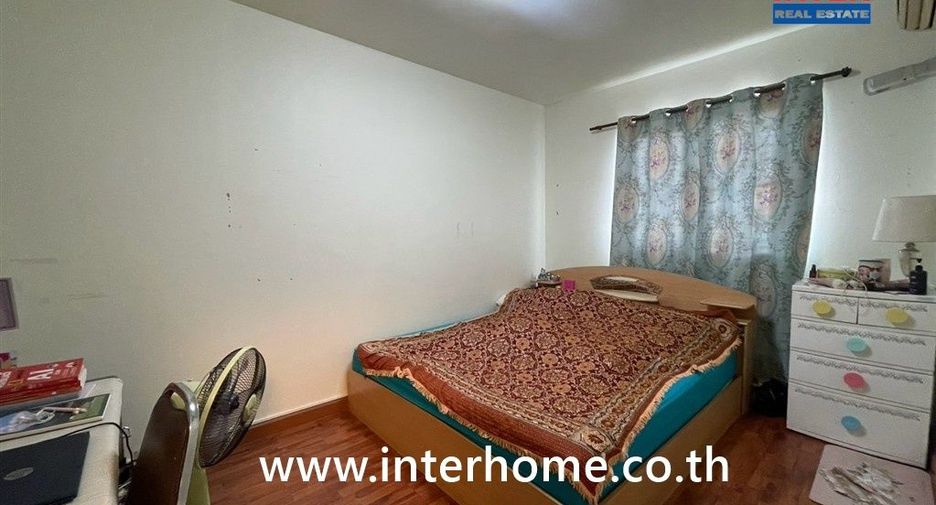 For sale 5 bedrooms townhouse in Nong Khaem, Bangkok