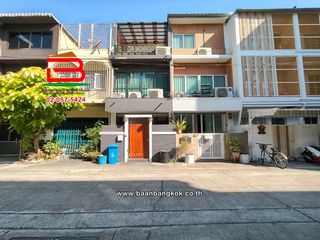 For sale 3 ベッドルーム townhouse in Khlong Toei, Bangkok