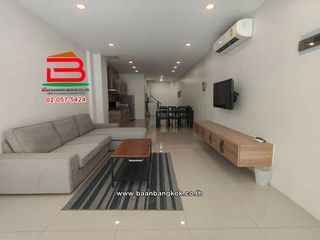 For sale 3 ベッドルーム townhouse in Khlong Toei, Bangkok