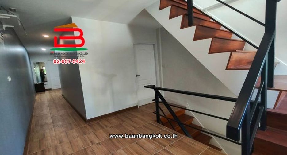 For sale 3 ベッドルーム townhouse in Khlong Toei, Bangkok