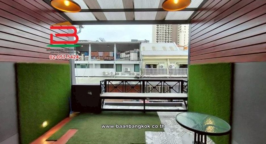 For sale 3 ベッドルーム townhouse in Khlong Toei, Bangkok