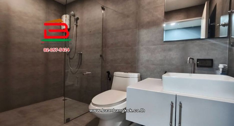 For sale 3 ベッドルーム townhouse in Khlong Toei, Bangkok