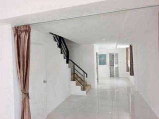 Reihenhaus zum Kauf mit 2 Zimmer in Mueang Chon Buri, Chonburi