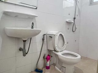 À vendre 4 chambres maison de ville à Mueang Samut Prakan, Samut Prakan