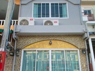 À vendre 4 chambres maison de ville à Mueang Samut Prakan, Samut Prakan