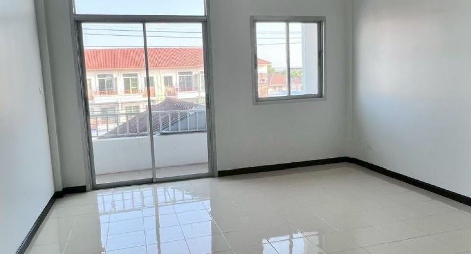À vendre 4 chambres maison de ville à Mueang Samut Prakan, Samut Prakan