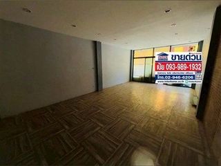 Local comercial en alquiler y en venta de 3 habitaciones en Mueang Samut Prakan, Samut Prakan