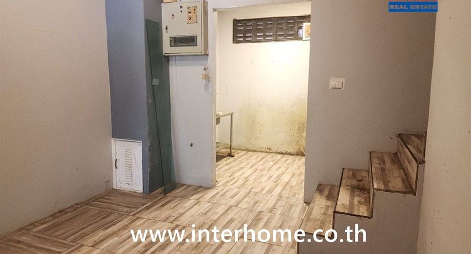 Local comercial en alquiler y en venta de 3 habitaciones en Mueang Samut Prakan, Samut Prakan