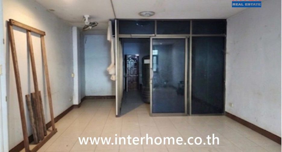 Local comercial en alquiler y en venta de 3 habitaciones en Mueang Samut Prakan, Samut Prakan