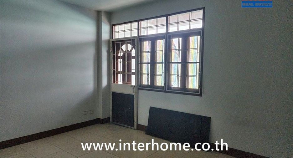 Local comercial en alquiler y en venta de 3 habitaciones en Mueang Samut Prakan, Samut Prakan