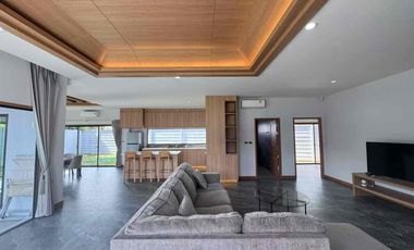 Villa en venta y en alquiler de 3 habitaciones en Huay Yai, Pattaya