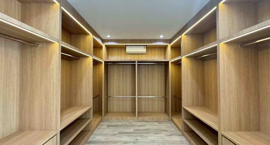 Villa en venta y en alquiler de 3 habitaciones en Huay Yai, Pattaya