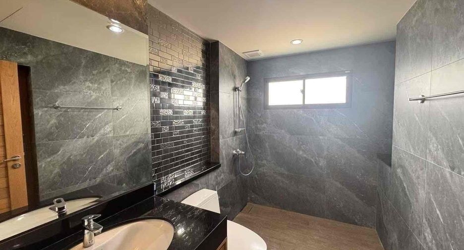 Villa en venta y en alquiler de 3 habitaciones en Huay Yai, Pattaya