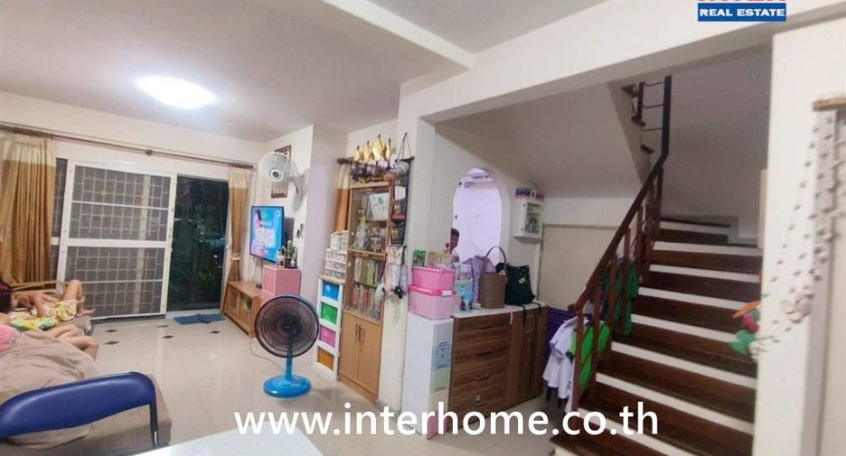 For sale 3 bedrooms townhouse in Mueang Samut Prakan, Samut Prakan