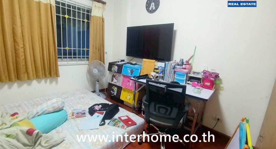 For sale 3 bedrooms townhouse in Mueang Samut Prakan, Samut Prakan