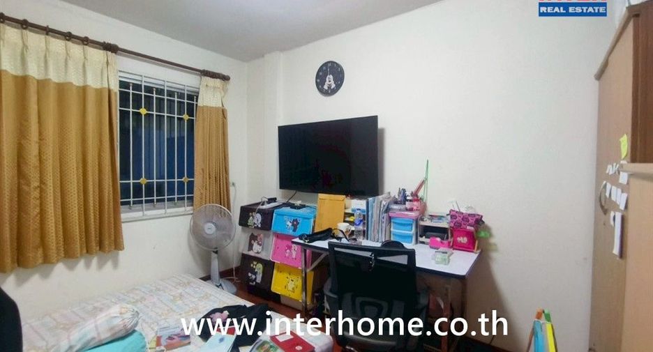 For sale 3 bedrooms townhouse in Mueang Samut Prakan, Samut Prakan