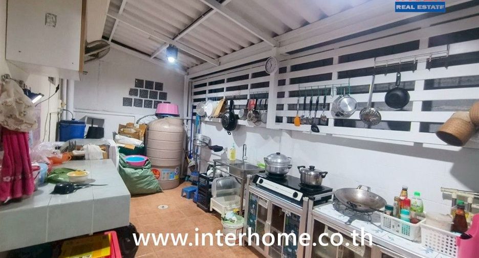 For sale 3 bedrooms townhouse in Mueang Samut Prakan, Samut Prakan