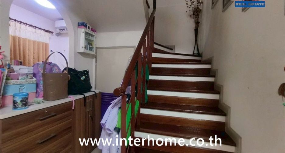For sale 3 bedrooms townhouse in Mueang Samut Prakan, Samut Prakan