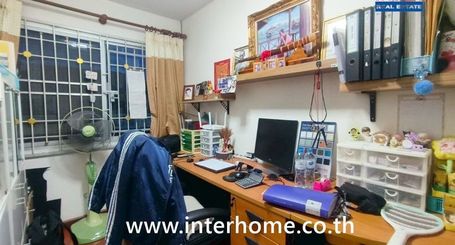 For sale 3 bedrooms townhouse in Mueang Samut Prakan, Samut Prakan