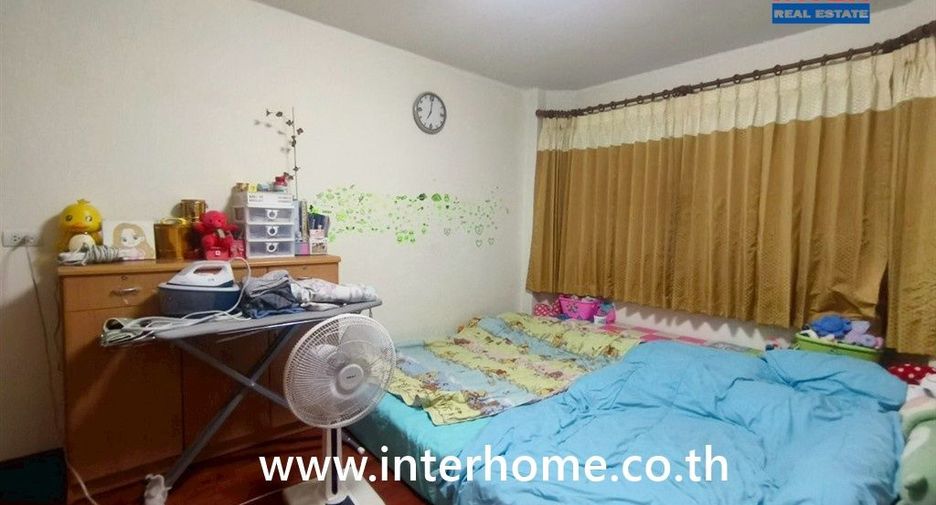 For sale 3 bedrooms townhouse in Mueang Samut Prakan, Samut Prakan