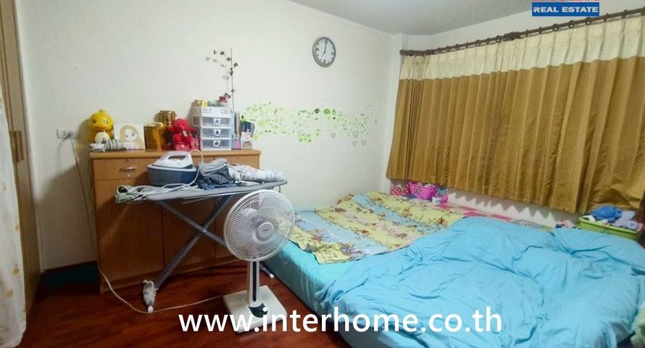 For sale 3 bedrooms townhouse in Mueang Samut Prakan, Samut Prakan