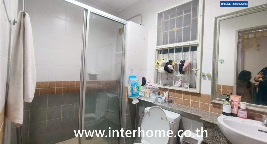 For sale 3 bedrooms townhouse in Mueang Samut Prakan, Samut Prakan