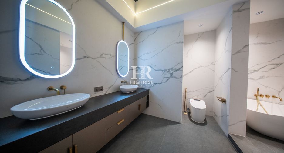 For sale 7 bedrooms villa in Jomtien, Pattaya