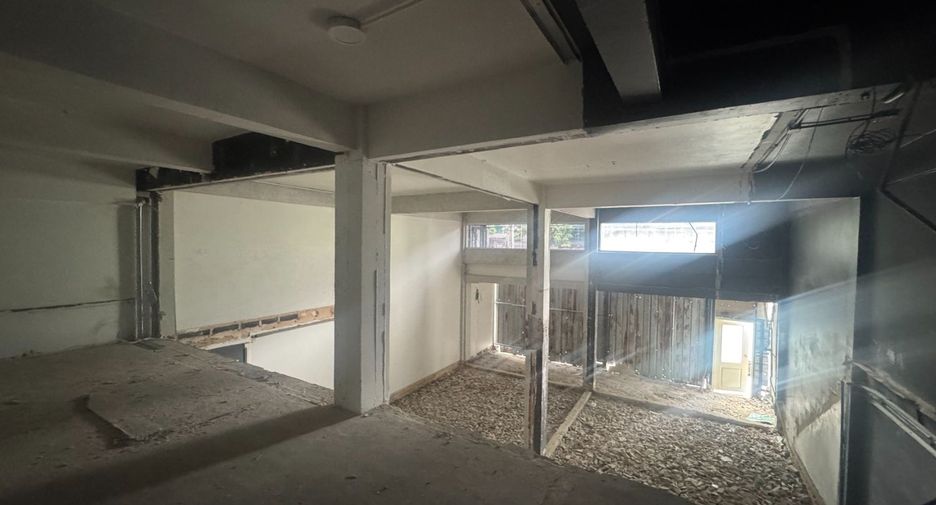 For sale retail Space in Watthana, Bangkok