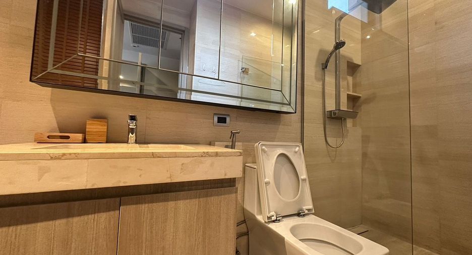 For rent 2 bedrooms condo in Khlong Toei, Bangkok