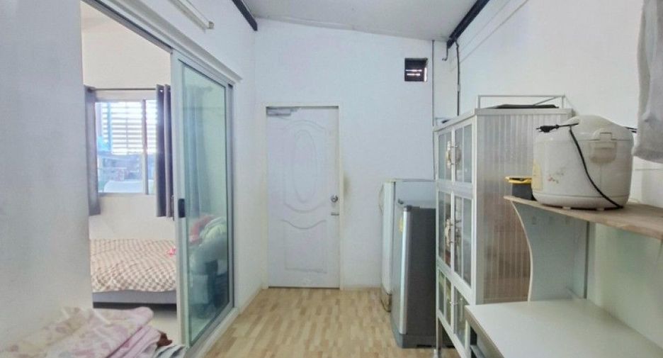 Casa adosada en venta de 3 habitaciones en Mueang Samut Prakan, Samut Prakan