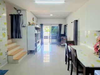 Casa adosada en venta de 3 habitaciones en Mueang Samut Prakan, Samut Prakan