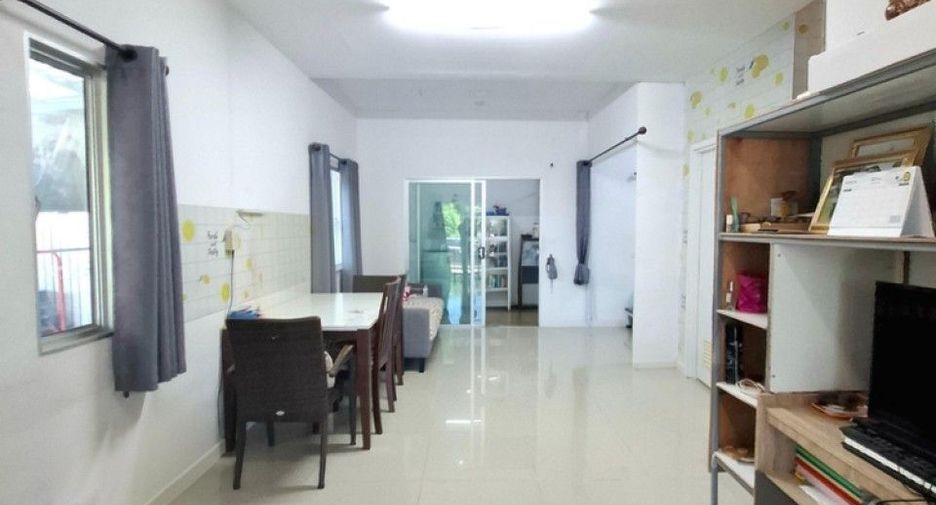 Casa adosada en venta de 3 habitaciones en Mueang Samut Prakan, Samut Prakan