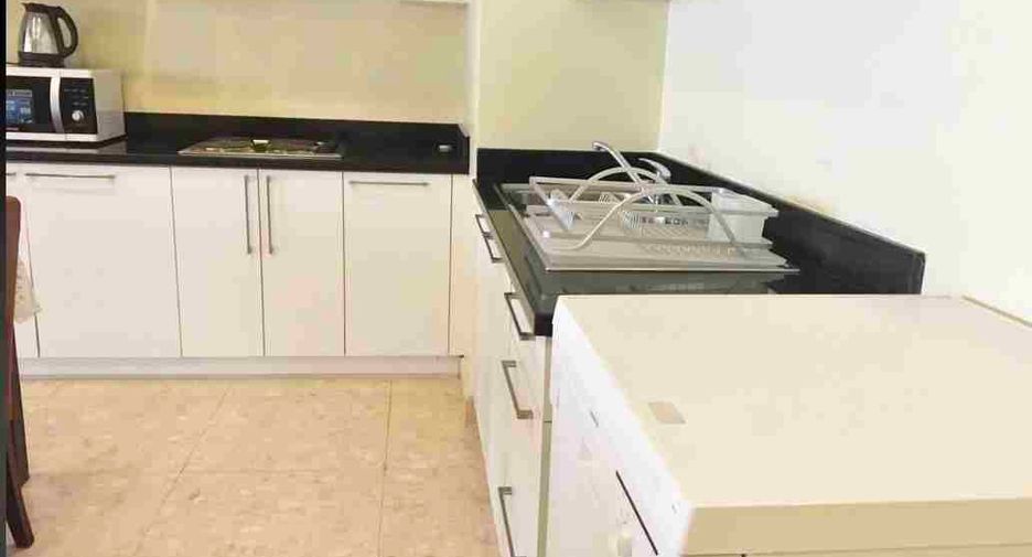 For rent 3 ベッドルーム condo in Khlong Toei, Bangkok
