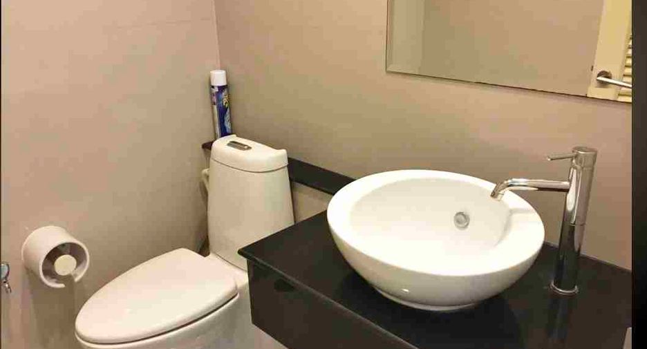 For rent 3 ベッドルーム condo in Khlong Toei, Bangkok