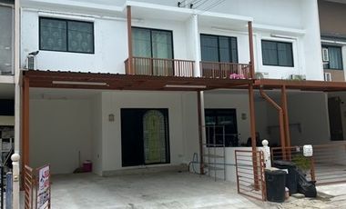 Reihenhaus zum Kauf mit 3 Zimmer in Bang Bo, Samut Prakan