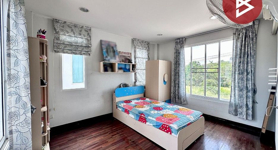 À vendre 4 chambres maison de ville à Mueang Chon Buri, Chonburi
