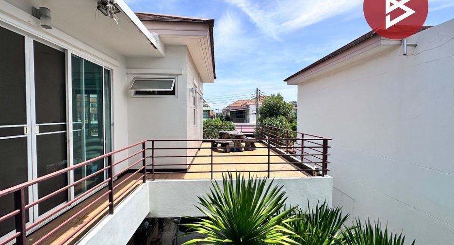 À vendre 4 chambres maison de ville à Mueang Chon Buri, Chonburi