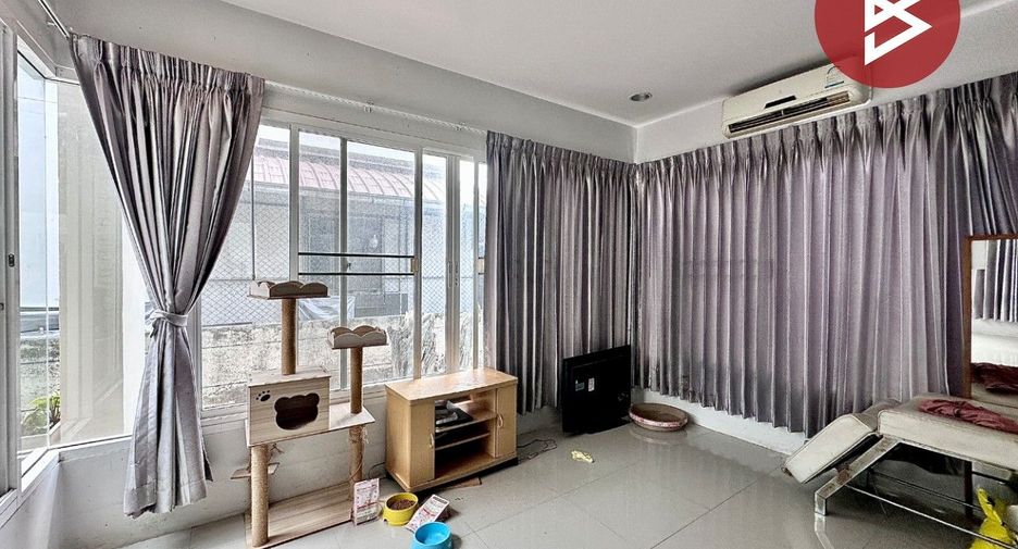 À vendre 4 chambres maison de ville à Mueang Chon Buri, Chonburi