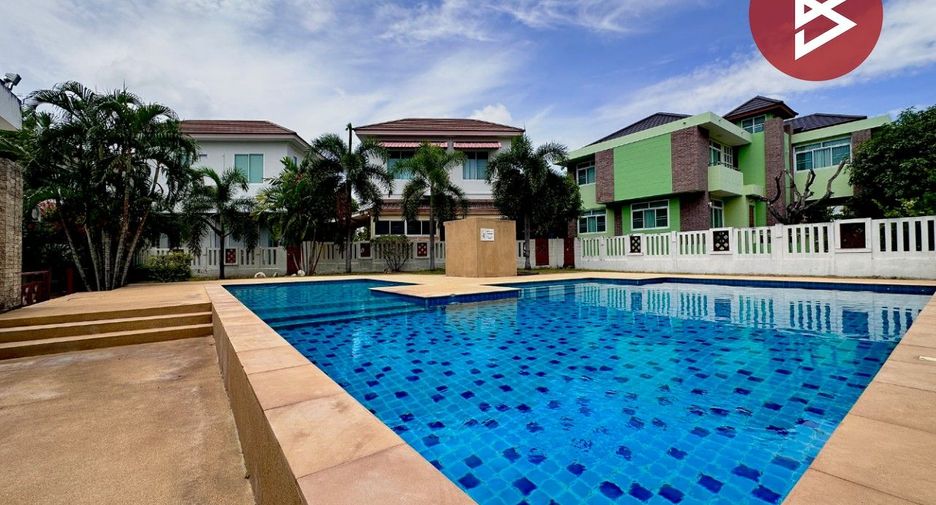 À vendre 4 chambres maison de ville à Mueang Chon Buri, Chonburi