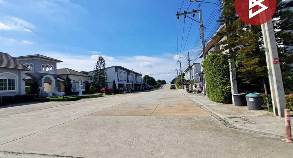 For sale 3 bedrooms townhouse in Prawet, Bangkok