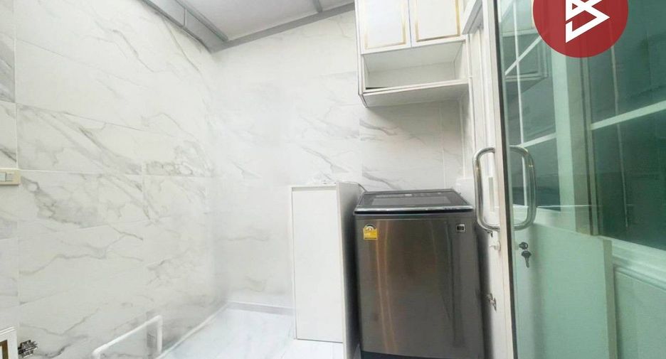 For sale 3 bedrooms townhouse in Prawet, Bangkok