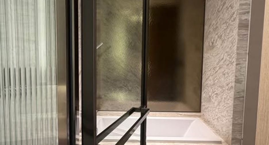 For rent 1 bed condo in Pathum Wan, Bangkok