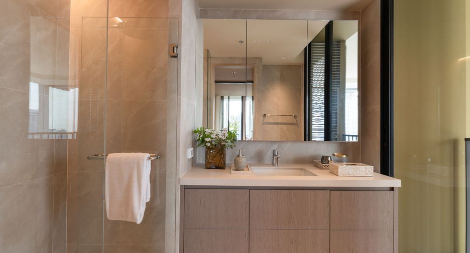 For sale 2 bedrooms condo in Khlong Toei, Bangkok
