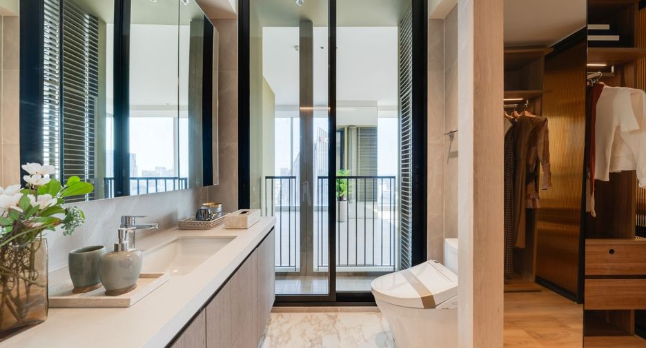 For sale 2 bedrooms condo in Khlong Toei, Bangkok
