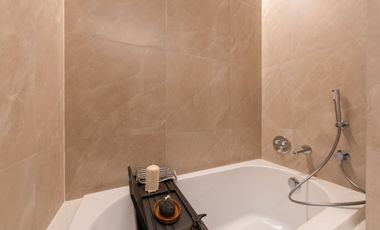 For sale 3 bedrooms condo in Khlong Toei, Bangkok