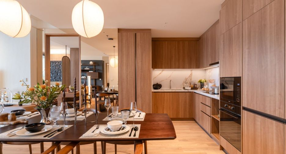 For sale 3 bedrooms condo in Khlong Toei, Bangkok