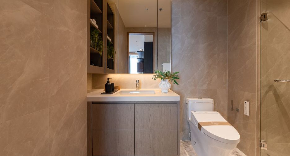 For sale 3 bedrooms condo in Khlong Toei, Bangkok